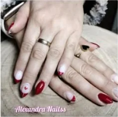 Trabalho de manicure em tom vermelho, fotografia do arquivo Facebook
