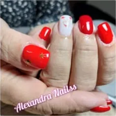 Trabalho de manicure em tom vermelho, fotografia do arquivo Facebook