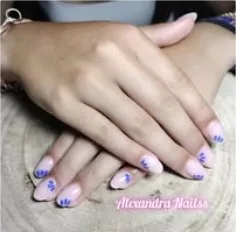 Trabalho de nail art com padrão, fotografia do arquivo Facebook