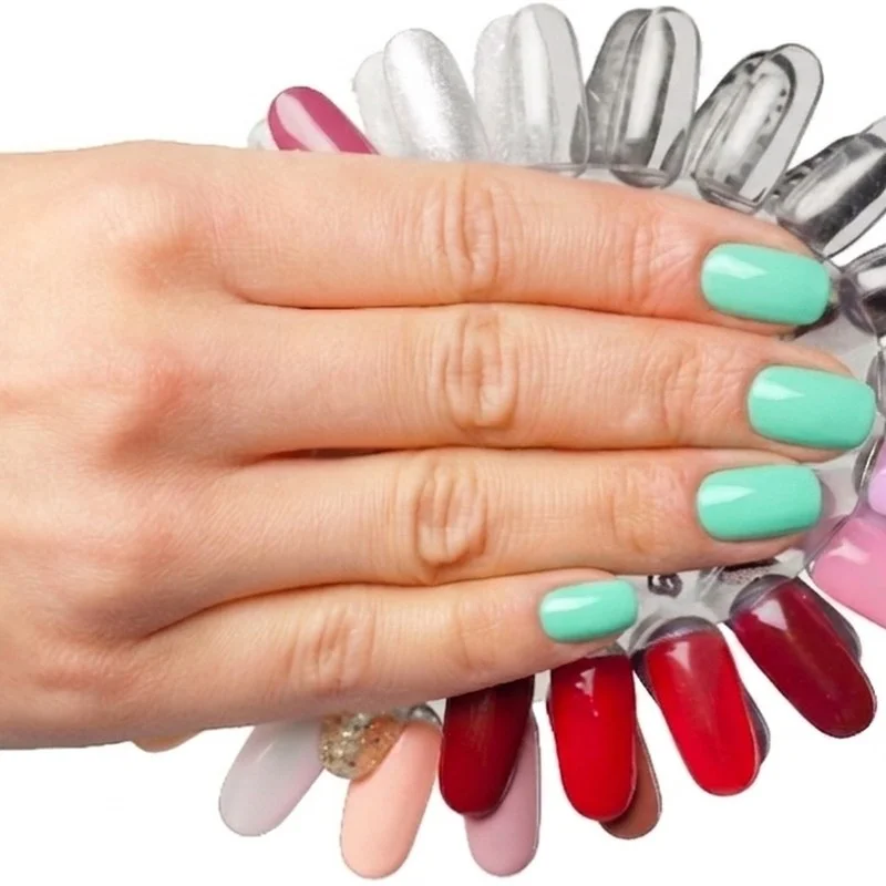 Nail art verde menta